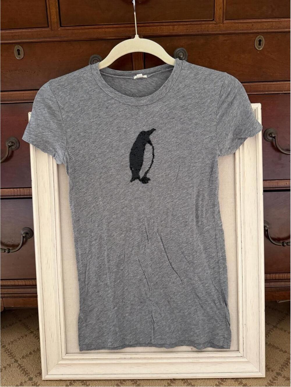 Vintage 2006 J. Crew gray short sleeved T-shirt with sequin penguin XS